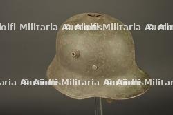 Casque allemand M1916 à impact. German Model 1916 helmet with impact damage
