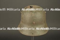 Casque allemand M1916 à impact. German Model 1916 helmet with impact damage — miniature 8