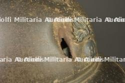 Casque Adrian de l'infanterie avec impact. Infantry Adrian helmet with impact damage — miniature 2