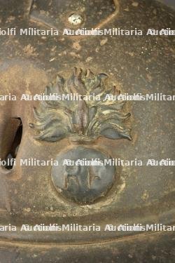 Casque Adrian de l'infanterie avec impact. Infantry Adrian helmet with impact damage — miniature 4