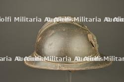 Casque Adrian de l'infanterie avec impact. Infantry Adrian helmet with impact damage — photo 9