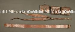 Ensemble brelage français en cuir riveté. French riveted leather webbing equipment set