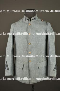 Vareuse bleu horizon modèle 1915 du 43e de Ligne. Model 1915 horizon blue tunic of the 43rd Line Infantry Regiment