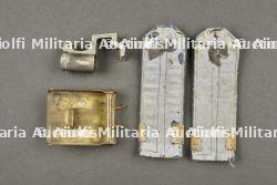 Lot allemand bouchon G98, boucle de ceinturon et pattes d'épaule. German lot including Gewehr 98 muzzle cover, belt buckle and shoulder straps — miniature 3