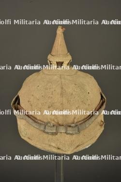 Casque à pointe bavarois avec son couvre casque retrouvés à Farbus. Bavarian pickelhaube with its helmet cover recovered at Farbus