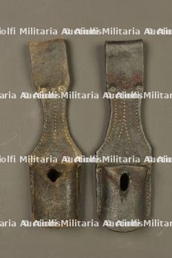 Lot de 2 goussets porte baïonnette 98-05. Lot of two 98/05 bayonet frogs