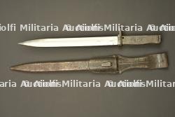 Baïonnette ersatz avec porte fourreau. Ersatz bayonet with frog.