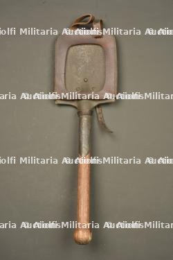 Pelle individuelle allemande avec porte pelle cuir. German entrenching tool with leather carrier — miniature 3