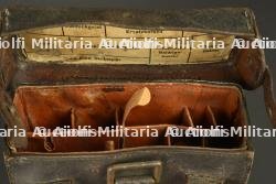 Deux sacoches d'infirmier allemand. Two German medic pouches. — miniature 5