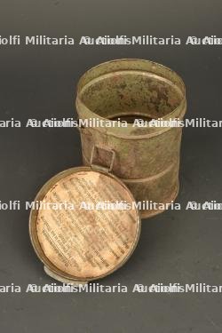 Lot de 2 boîtes de masque anti-gaz allemands. Lot of two German gas mask canisters — miniature 3
