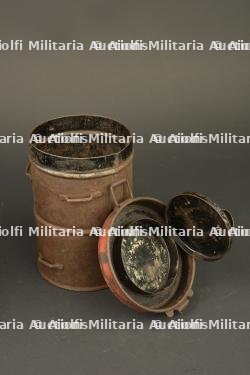 Lot de 2 boîtes de masque anti-gaz allemands. Lot of two German gas mask canisters — miniature 4