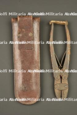 Pince coupante allemande M1911 dans son étui cuir. German Model 1911 wire cutters in leather carrier — miniature 3