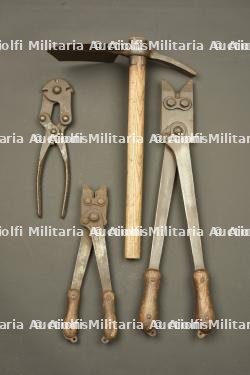 Lot anglais outil individuel et pinces. British lot including entrenching tool and wire cutters