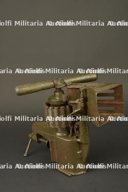 Machine à garnir les bandes pour MG08 Gurtfuller. Belt loading machine for MG08 ammunition belts, Gurtfüller. — photo 1