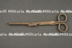 Paire de ciseaux extracteurs de douille pour MG08. Pair of cartridge case extractor scissors for MG08.