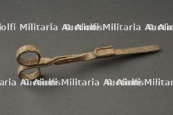Paire de ciseaux extracteurs de douille pour MG08. Pair of cartridge case extractor scissors for MG08. — photo 2