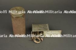 Accessoires MG08 et container de tir à blanc. MG08 accessories and blank firing container. — photo 1