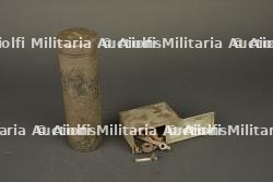 Accessoires MG08 et container de cache flamme MG 08-15. MG08 accessories and MG08-15 flash hider container.