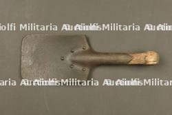 Pelle d'un mitrailleur allemand du JR173 de Saint Avold - Metz. Shovel of a German machine gunner from JR173 of Saint-Avold – Metz