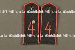Paire de pattes d'épaule M1915 du 4e bataillon de Pionnier. Pair of Model 1915 shoulder straps of the 4th Pioneer Battalion.