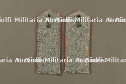 Paire de pattes d'épaule M1915 du 4e bataillon de Pionnier. Pair of Model 1915 shoulder straps of the 4th Pioneer Battalion. — photo 2
