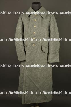 Capote allemande feldgrau M1915 d'un artilleur bavarois. German feldgrau Model 1915 greatcoat of a Bavarian artilleryman.