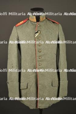 Feldrock 07-14 d'un sous officier du 49 Feldartillerie du Württemberg. Model 1907/14 Feldrock tunic of a non-commissioned officer of the 49th Württemberg Field Artillery Regiment.