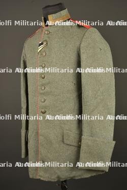 Feldrock 07-14 d'un sous officier du 49 Feldartillerie du Württemberg. Model 1907/14 Feldrock tunic of a non-commissioned officer of the 49th Württemberg Field Artillery Regiment. — photo 17