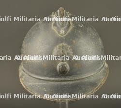 Casque Adrian 1915 infanterie. Model 1915 Adrian helmet for infantry.