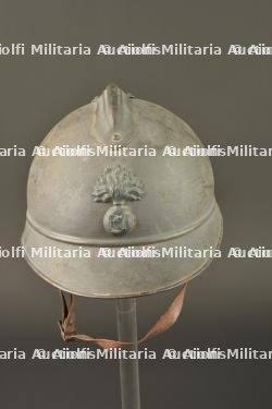 Casque Adrian 1915 infanterie. Model 1915 Adrian helmet for infantry.