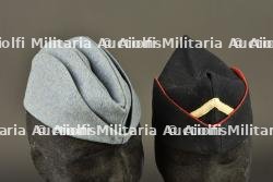 Ensemble de bonnets de police. Group of side caps.