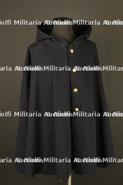 Manteau à capuchon. Hooded coat.
