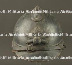 Casque Adrian 1915 artillerie. Model 1915 Adrian helmet for artillery.