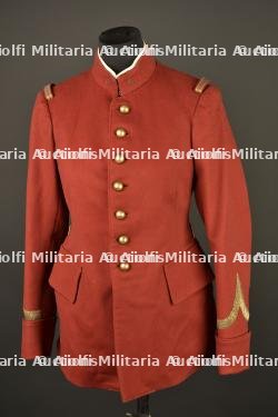 Vareuse du 6ème régiment de spahis algériens. Service tunic of the 6th Algerian Spahis Regiment.