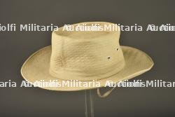Chapeau de brousse fabrication tailleur Indochine. Tailor-made bush hat from Indochina.