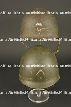 Casque USM1 RCP. US M1 helmet of the RCP. Camouflaged TAP jump jacket model 47/52.