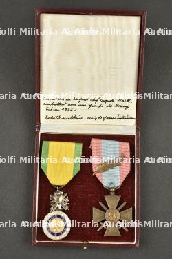 Décorations 1er Muong tué au combat. Decorations of the first Muong soldier killed in action.
