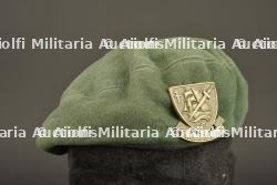 Béret commando marine avec insigne numéroté. Commando Marine beret with numbered badge.