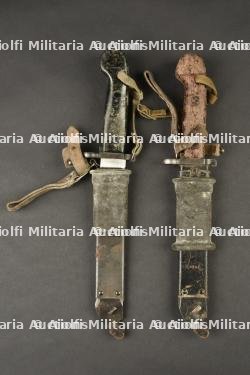 Baïonnettes de Kalachnikov.