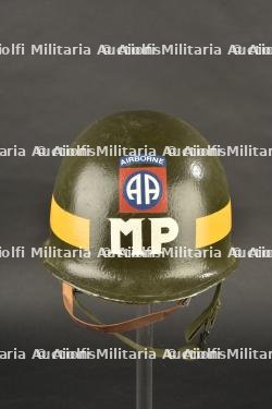 Reproduction de casque parachutiste.