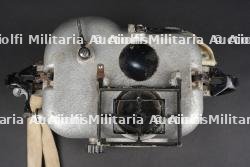 Boîtier d'appareil photo et jauge de profondeur de plongeur russe et container. Russian diver’s underwater camera housing — miniature 3