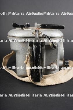 Boîtier d'appareil photo et jauge de profondeur de plongeur russe et container. Russian diver’s underwater camera housing — photo 7