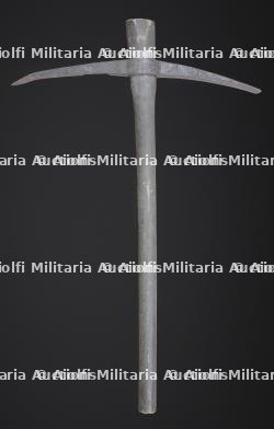 Pioche de véhicule britannique. British vehicle pickaxe