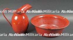 Plat et cruche de toilette RAD. RAD wash bowl and water jug
