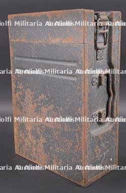 Caisse 2 chargeurs 2 cm Flak.30/38. Crate for two 2 cm Flak 30/38 magazines.