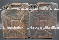Jerrycans à essence. Fuel jerrycans