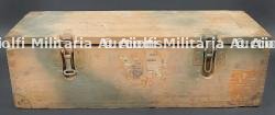Caisse 100 cartouches 2 cm Flak.30/38. Crate for 100 rounds of 2 cm Flak 30/38 ammunition.