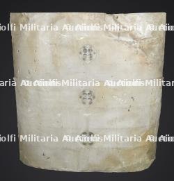 Morceau de carlingue d'avion. Aircraft fuselage fragment.