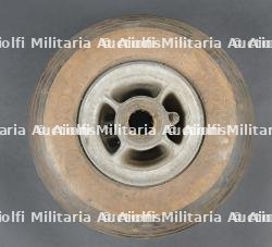 Pneu de train d'atterrissage d'avion LW. Luftwaffe aircraft landing gear tyre.