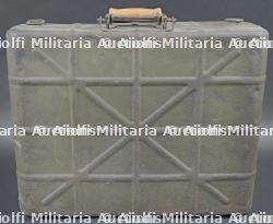Valise de grenade à manche. Carrying case for stick hand grenades.